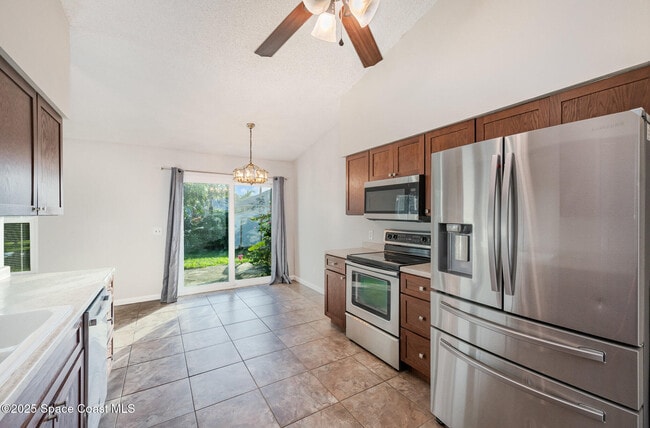 Building Photo - 511 Biscayne Ln