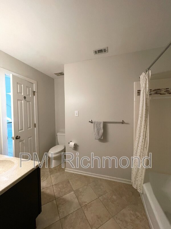 Building Photo - 4601 Winterset Pl