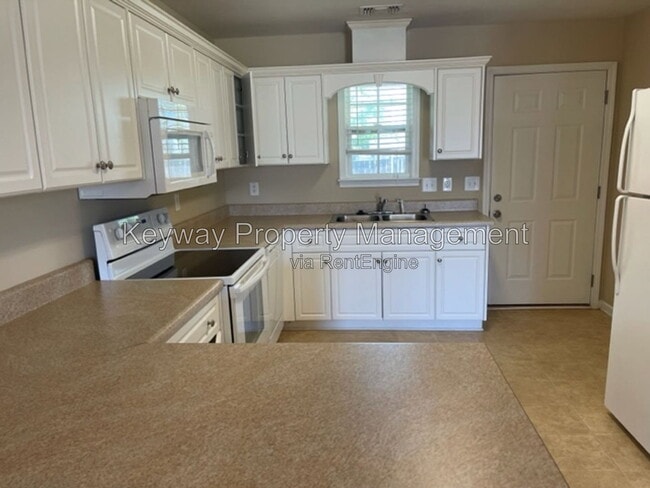 Building Photo - 6107 Village W Ln