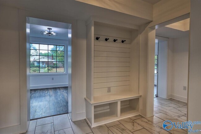 Building Photo - 1122 NE Wellman Ave