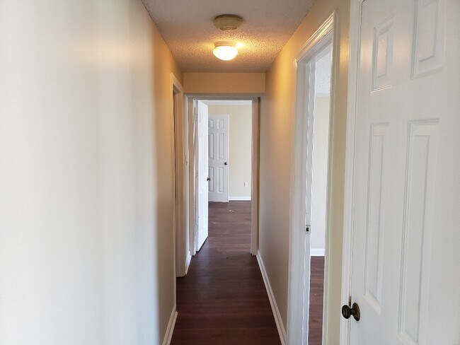 Building Photo - 9510 Shannon Green Dr
