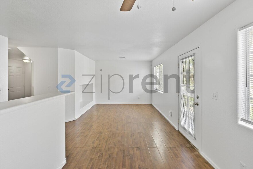 Building Photo - Unit 120