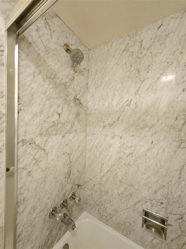 Building Photo - 1161 Hillsboro Mile