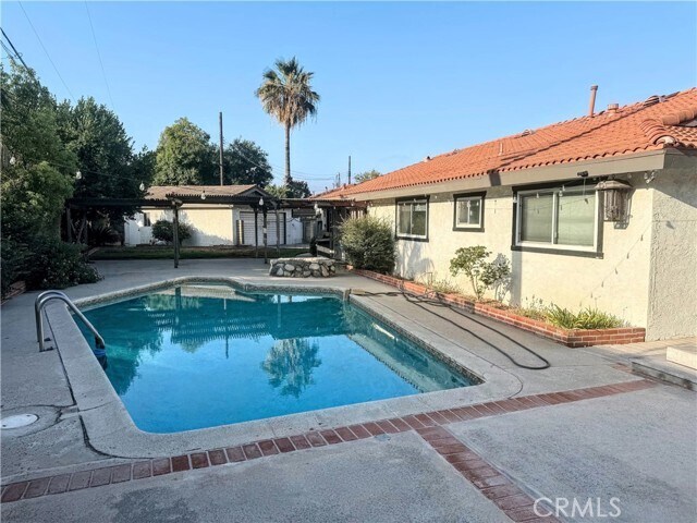 Building Photo - 758 E Cypress Ave