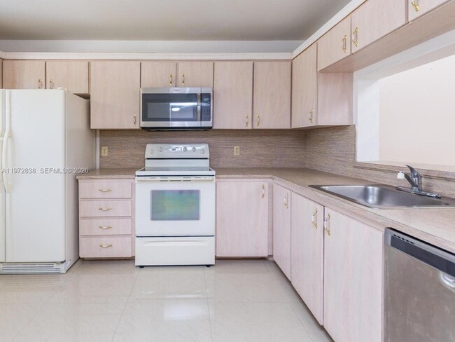 Building Photo - 11202 Taft St