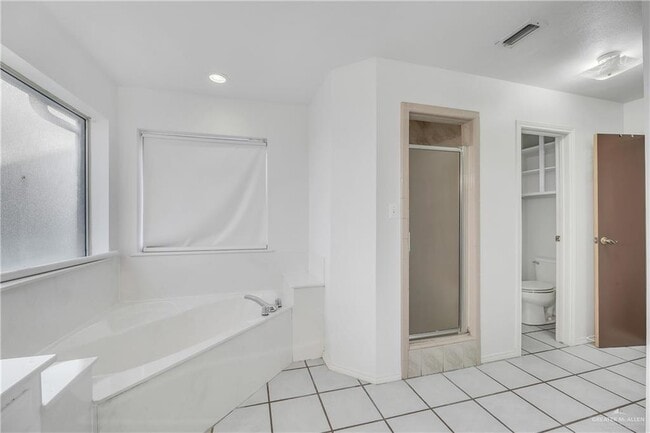 Building Photo - 416 E Nassau Ave