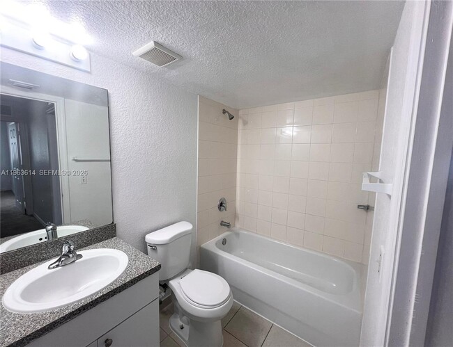 Building Photo - 13800 NE 3rd Ct