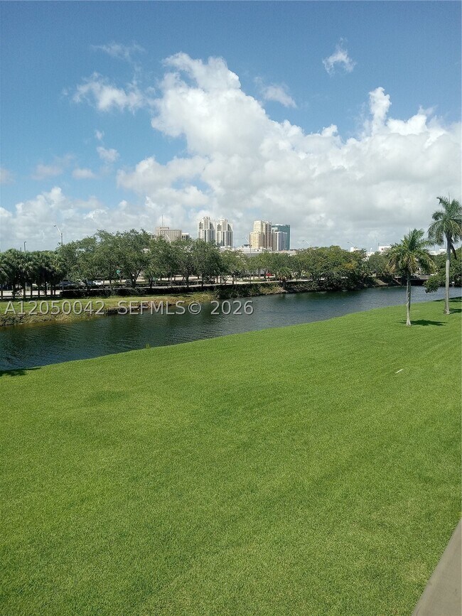 Building Photo - 8315 SW 72nd Ave