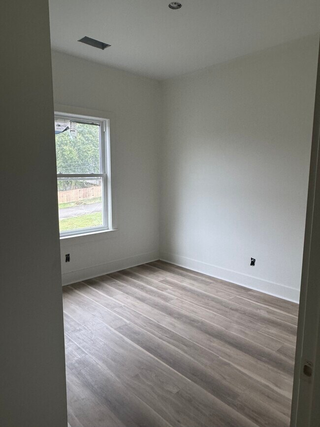 Building Photo - 4018 Cumberland Ave