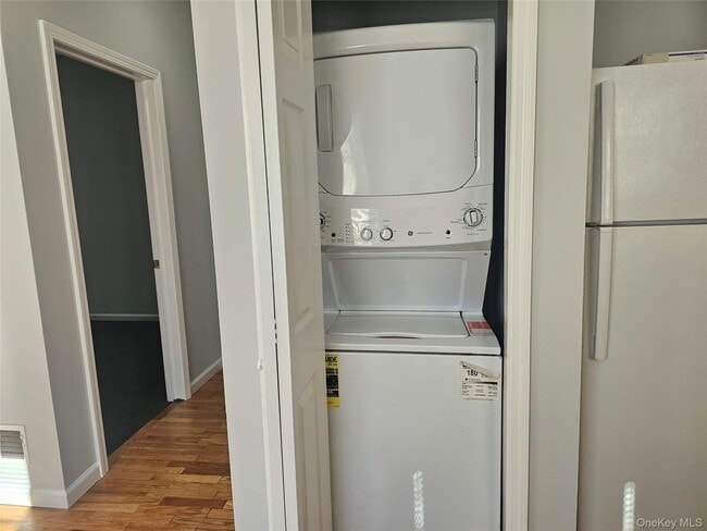 Building Photo - 10 Burnside Ave