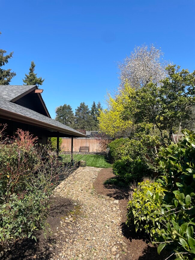 Building Photo - 12620 SE McGillivray Blvd