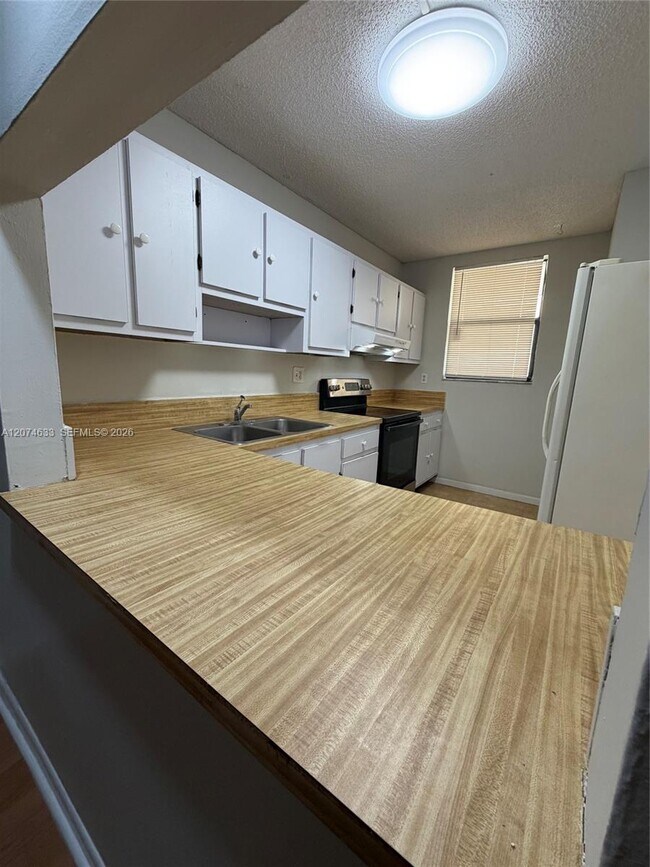 Building Photo - 8429 Forest Hills Dr