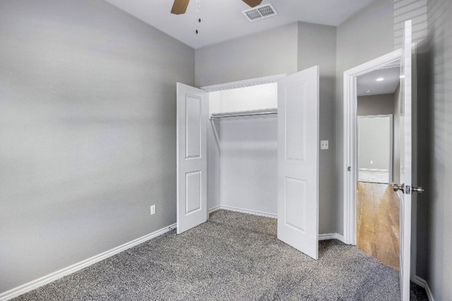 Building Photo - 16076 Echo Glen Dr