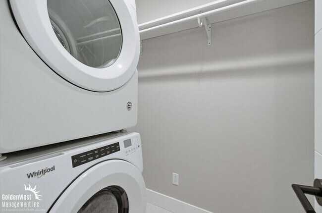 Building Photo - Stunningly Renovated 3Bdm 2Ba Home + Casita in Poway!