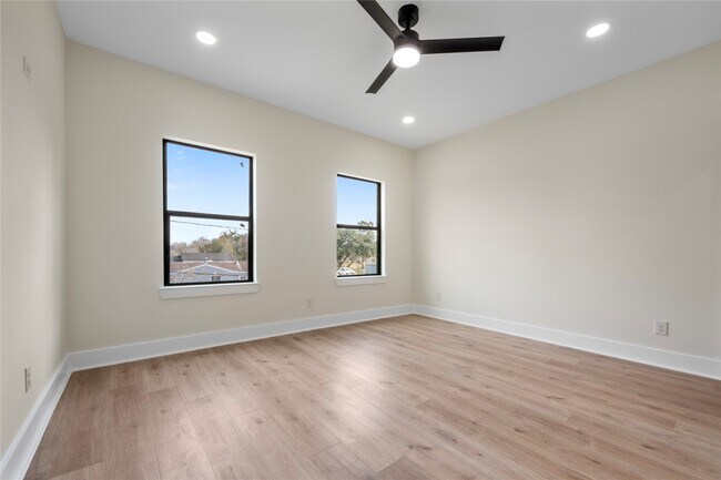 Building Photo - 1113 Danube St