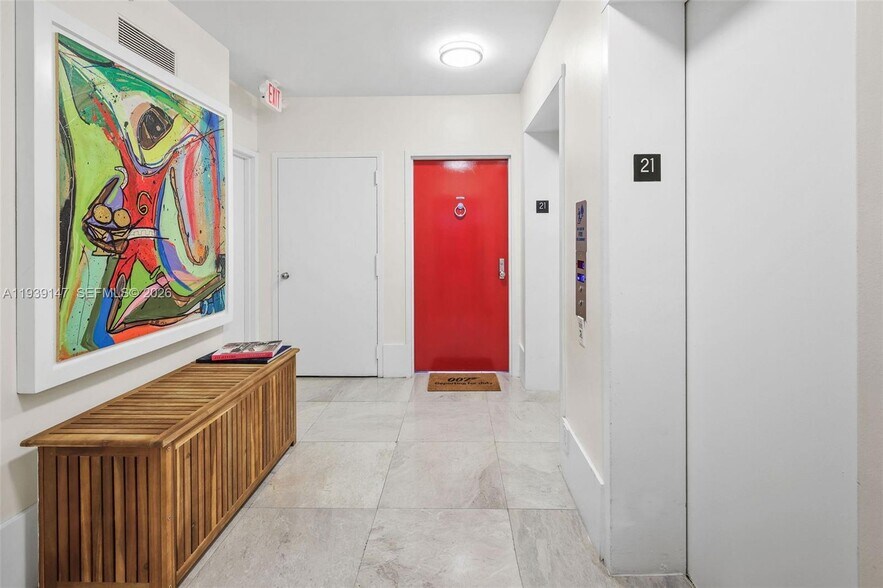 Building Photo - 1541 Brickell Ave