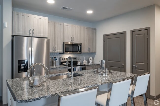 Building Photo - Resort-Style Living | 8 Weeks Free + $1250 Off!