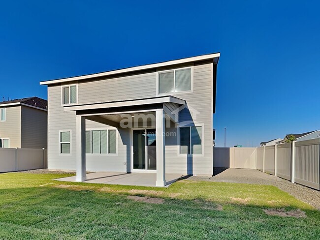 Building Photo - 1069 S Woodsome Ave