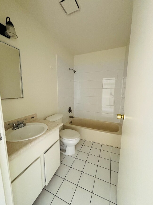 Building Photo - 2 Bedroom, 1 Bathroom Home Available Now