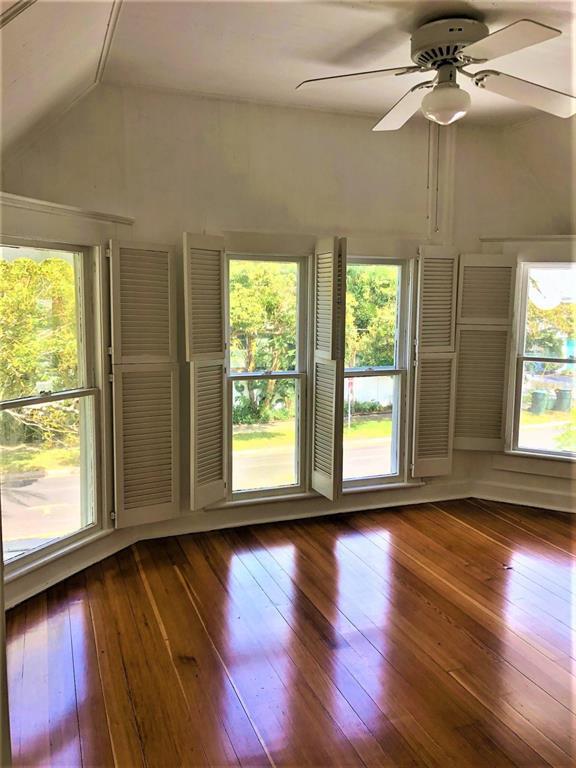 Building Photo - 835 Victoria Dr