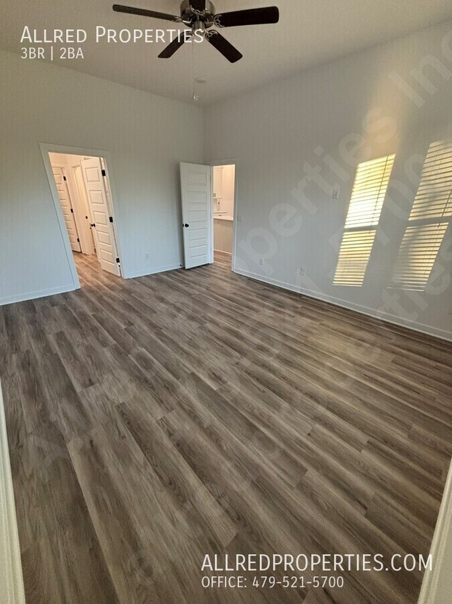 Building Photo - $500 OFF 1ST FULL MONTH"S RENT!!  Gorgeous...