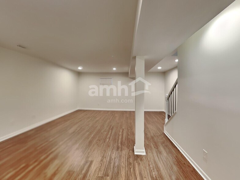 Building Photo - 10704 Sandy Ct