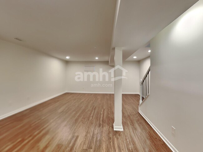 Building Photo - 10704 Sandy Ct