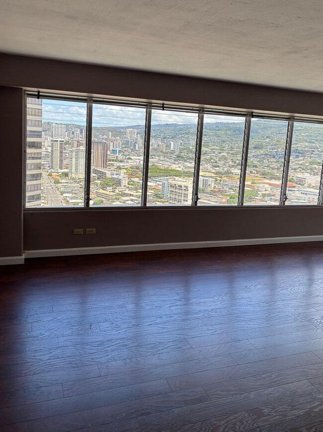 Building Photo - For Rent – Regency Towers