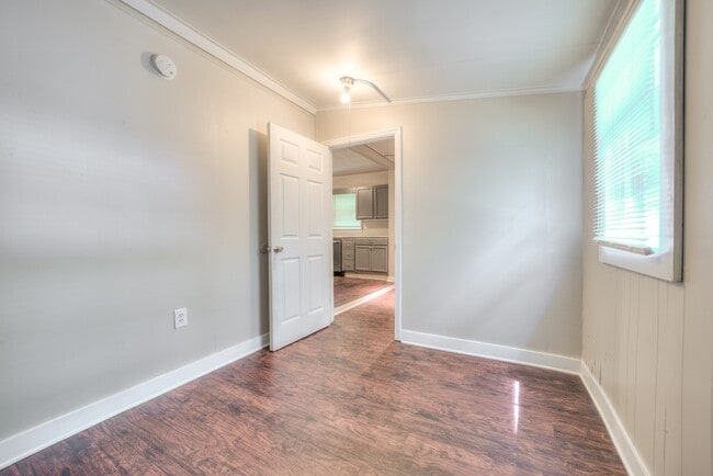 Building Photo - 620 N Moran St