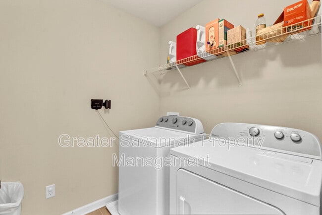 Building Photo - 145 Chapel Lake S