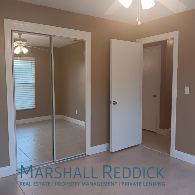 Building Photo - 2 bed 2 bath with a pool