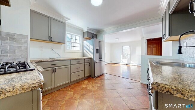 Building Photo - 108 Adams St