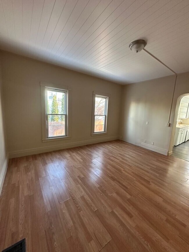 Building Photo - 82 Lime St