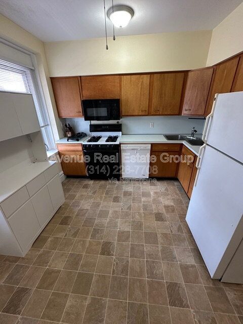 Building Photo - 3802 Flad Ave