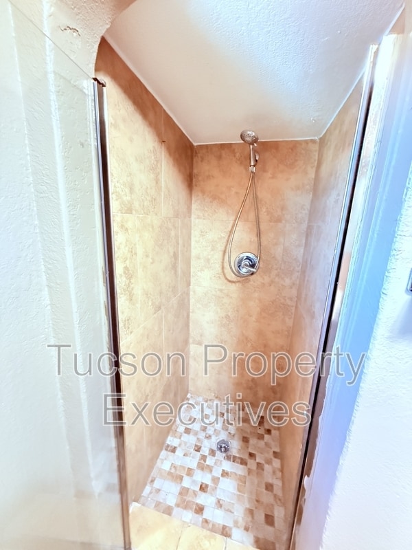 Building Photo - 3625 S 7th Ave