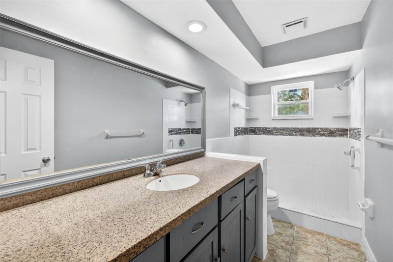 Building Photo - 8233 Redfield Dr