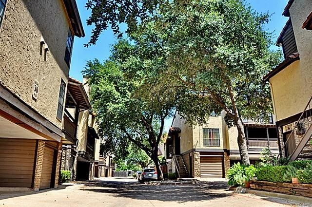 Building Photo - 5630 Spring Valley Rd