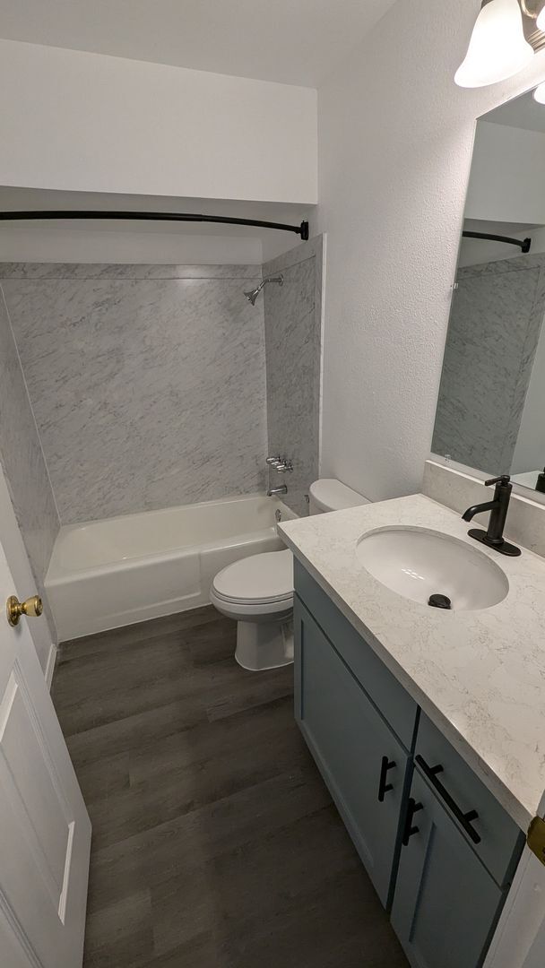 Building Photo - Remodeled 3 Bedroom 2 Bath Home