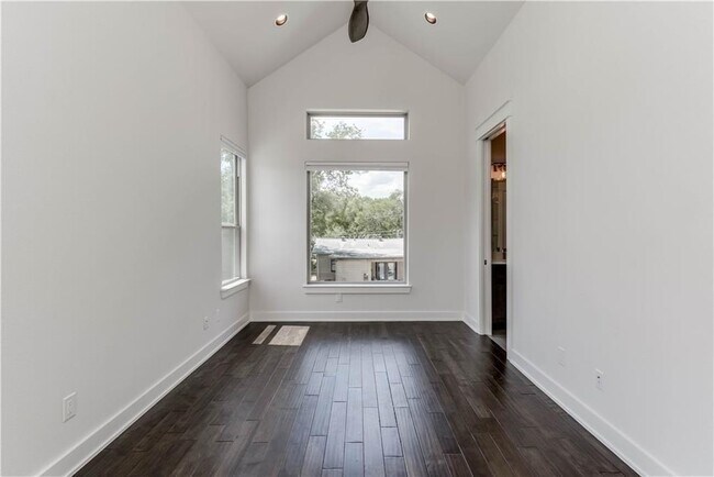 Building Photo - 8411 Bowling Green Dr