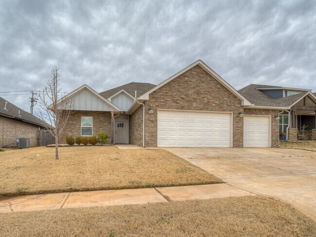 Building Photo - 4 Bedroom + Yukon Schools