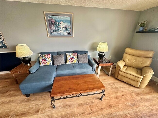 Building Photo - 6009 Sea Ranch Dr