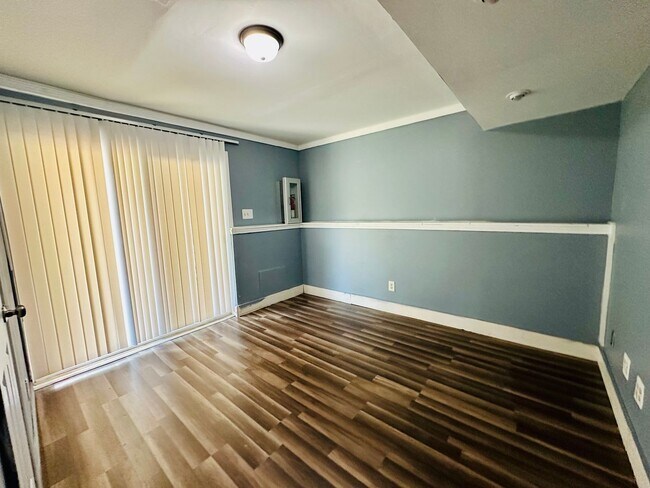 Building Photo - Updated 5BR/2BR house near Outer Loop now available!