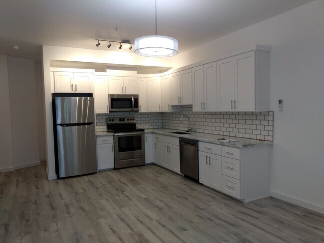 Building Photo - - 2 BD /1 BA Granite Countertops, Washer/D...