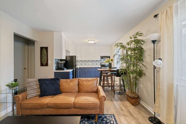 Building Photo - Fully Furnished Apartment in the Heart of Durham!