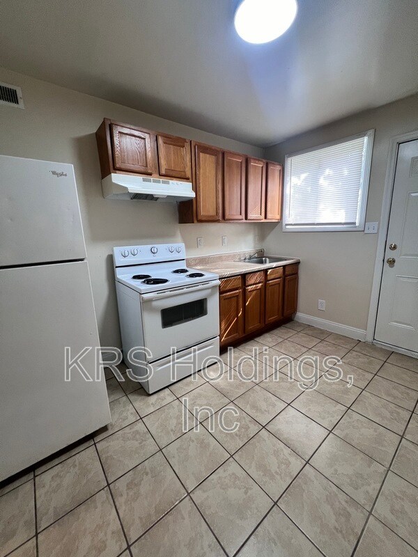 Building Photo - 2104 Phaup St