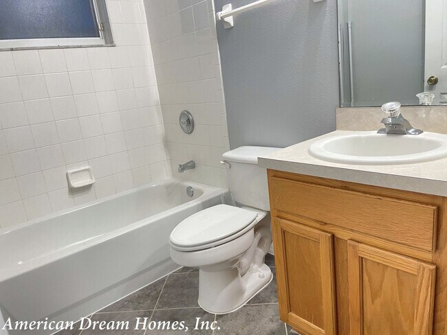 Building Photo - A Gorgeous Home with Beautiful Water View in Andover Point!