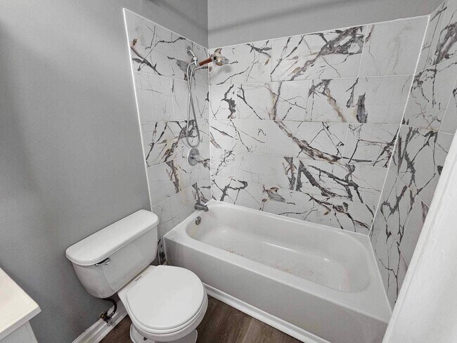 Building Photo - 2412 Huron St