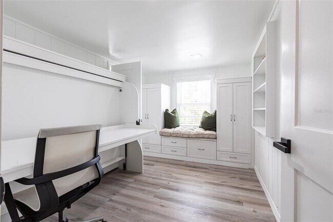 Building Photo - 640 Broadway St