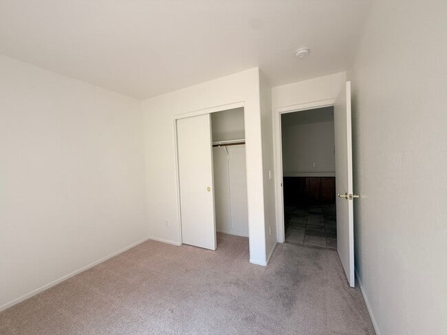 Building Photo - Cul-de-Sac Living | 3 Bed + Bonus Room | Pool + Greenbelt Views