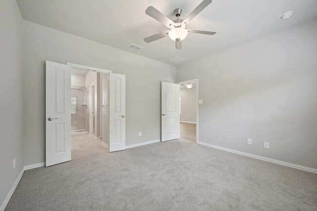 Building Photo - 524 Clover Crk Dr